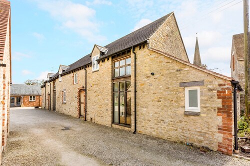 Traditional Family Barn Conversion near Faringdon 