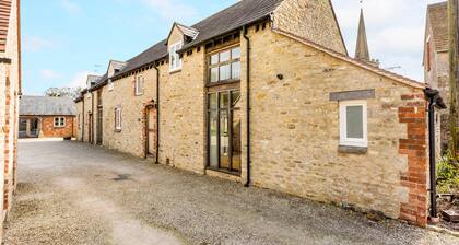 Traditional Family Barn Conversion near Faringdon