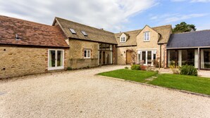 Unclassified image, 2 of 31, button - Vintage Barn Conversion near Faringdon (Faringdon)