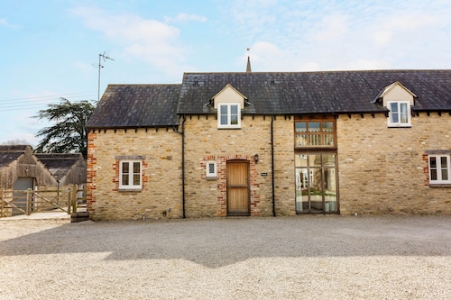 Vintage Family Barn Conversion near Faringdon 