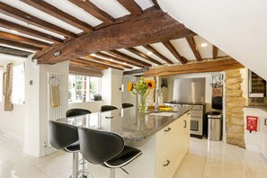 Stuga Deluxe - 4 sovrum | Delat kök | Kylskåp, mikrovågsugn, ugn och spishäll