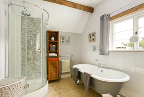 Casa de campo luxo, 4 quartos | Banheiro | Secador de cabelo, toalhas de banho, papel higiênico 