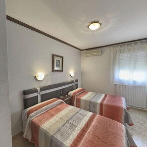 Iron/ironing board, free WiFi, bed sheets