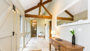Interior - Classic Cotswolds Barn Conversions by the river (Bampton)