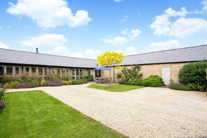 Cottage (10 Bedrooms) | Vista giardino