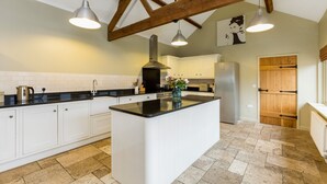 Cottage (10 Bedrooms) | Private kitchen | Coffee/tea maker, fridge, microwave, oven - Classic Cotswolds Barn Conversions by the river (Bampton)