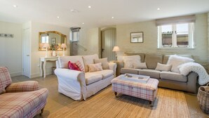 Cottage, 3 Bedrooms | Living room - Classic Cotswolds Getaway in Radcot (Faringdon)