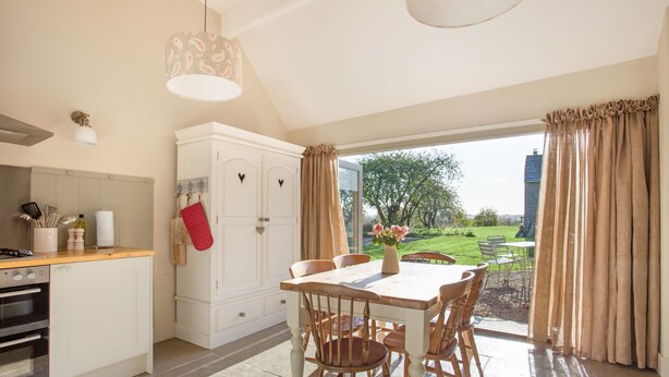 Cottage, 3 Bedrooms | In-room dining - Classic Cotswolds Getaway in Radcot (Faringdon)
