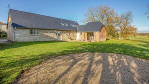 Cottage, 3 Bedrooms | Garden view - Classic Cotswolds Getaway in Radcot (Faringdon)