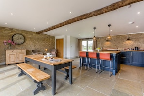 Cottage, 3 Bedrooms | Shared kitchen