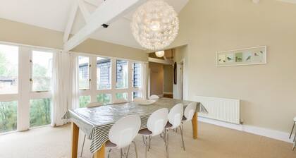 Deluxe Cotswolds Family Home in Oxfordshire