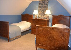 Room - Enchanting Cotswolds Cottage in Oxfordshire  (Witney)