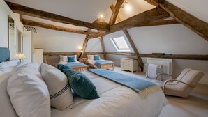 Cottage, 6 Bedrooms - Impressive Georgian Farmhouse near Kempsford High  (Swindon)