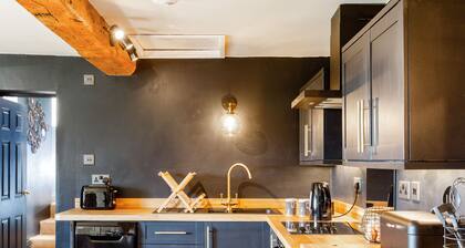 Romantic Cotswolds Holiday Home in Radcot