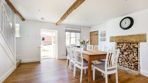 Traditional Cottage, 6 Bedrooms | In-room dining - Rustic Cotswolds Farmhouse by Burford (Burford)