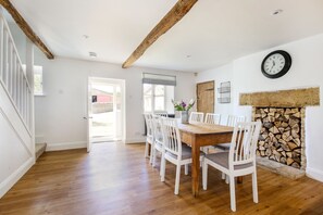 In-room dining - Rustic Cotswolds Farmhouse by Burford (Burford)