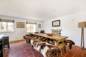 Traditional Cottage, 6 Bedrooms | In-room dining - Rustic Cotswolds Farmhouse by Burford (Burford)