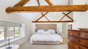 Traditional Cottage, 6 Bedrooms - Rustic Cotswolds Farmhouse by Burford (Burford)