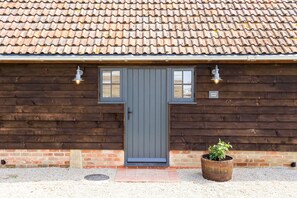 Property entrance - Classic Family Barn Conversion in Radcot (Faringdon)