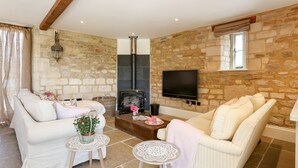 Cottage, 5 Bedrooms | Living room