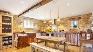 Cottage, 5 Bedrooms | Private kitchen