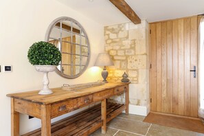 Cottage, 5 Bedrooms | Living area