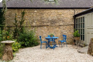 Outdoor dining - Scenic Family Home in Cotswolds (Chipping Norton)