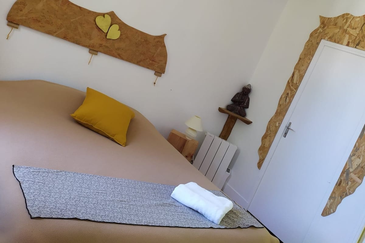 Quarto (Les Meules Jaunes) | Berços grátis, Wi-Fi de cortesia, individualmente decorados
