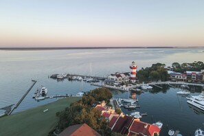 Marina - Hip Nautic - Couple's Getaway, Indoor Pool Hot Tub, Walk to Beach, Pickleball (Hilton Head Island)