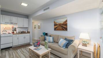 TV connectée, lecteur de DVD, livres, vidéothÚque