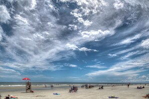 In Strandnähe, Liegestühle, Strandtücher