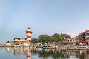Marina - Hip Nautic - Couple's Getaway, Indoor Pool Hot Tub, Walk to Beach, Pickleball (Hilton Head Island)