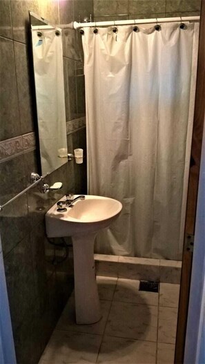 Dusche, Handtücher, Seife, Toilettenpapier