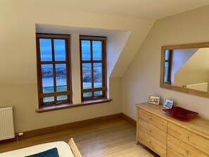 2 bedrooms, iron/ironing board, travel cot, free WiFi