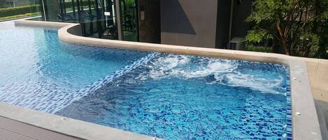 Piscine extérieure