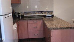 A compact kitchen with a refrigerator, a sink, and a countertop. - Mariñiguez Apartment. (Jerez de la Frontera)