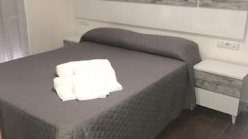 3 slaapkamers, een bureau, een strijkplank/strijkijzer, wifi