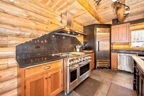 Fridge, microwave, oven, stovetop - The Log House at Sugarloaf Mountain MD (Dickerson)
