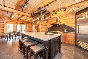 Fridge, microwave, oven, stovetop - The Log House at Sugarloaf Mountain MD (Dickerson)