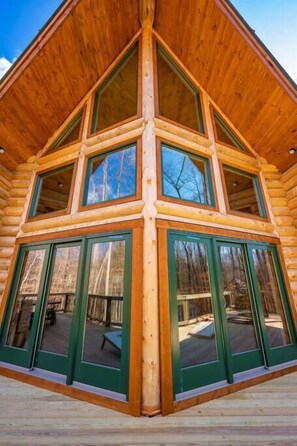 Exterior detail - The Log House at Sugarloaf Mountain MD (Dickerson)