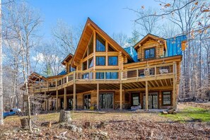 Exterior - The Log House at Sugarloaf Mountain MD (Dickerson)