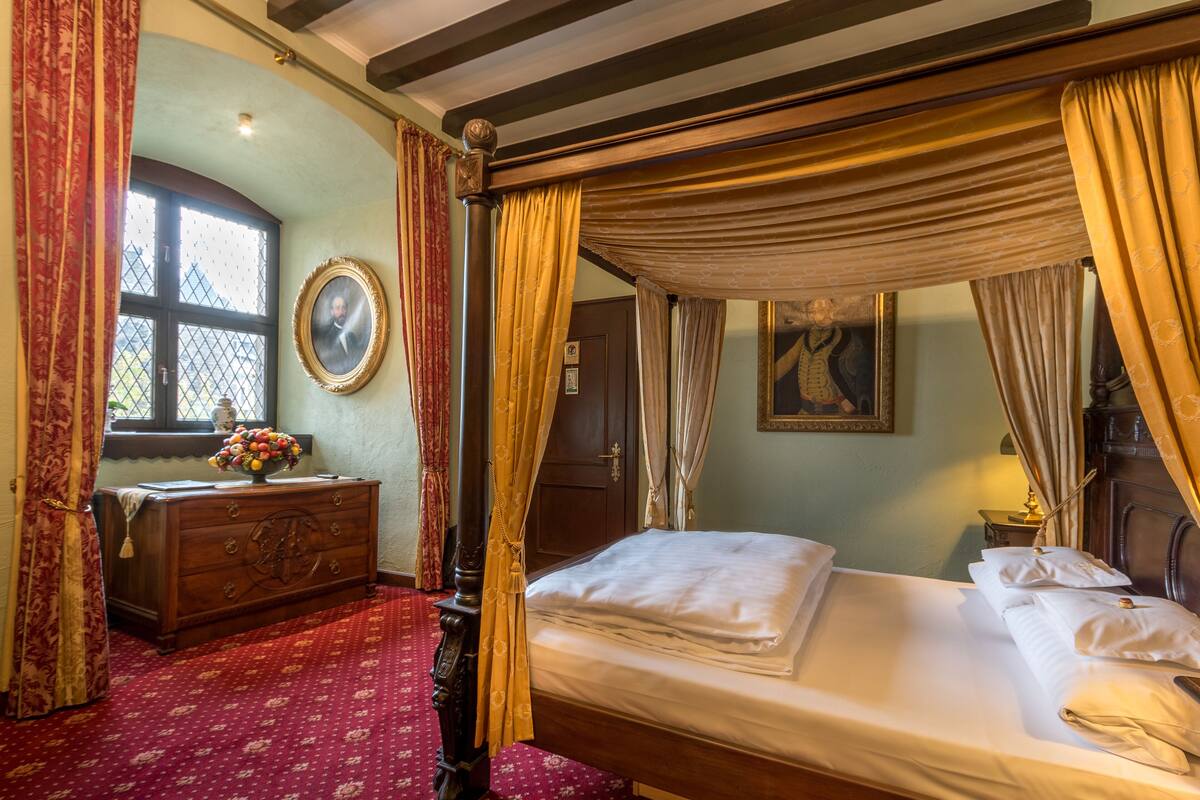 Grand Suite | Hypo-allergenic bedding, down duvets, free minibar, in-room safe