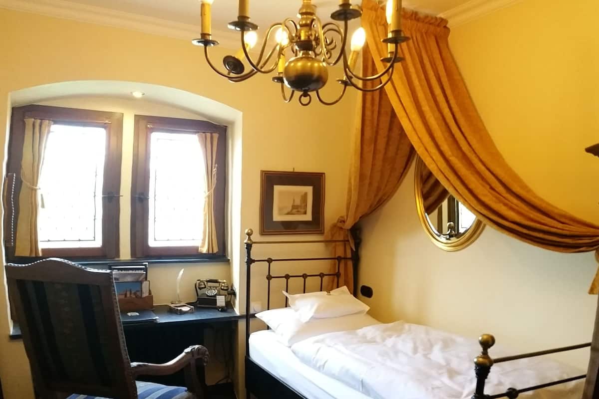 Single Room | Hypo-allergenic bedding, down duvets, free minibar, in-room safe