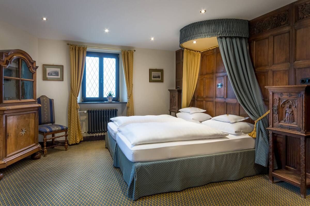 Traditional Duplex | Hypo-allergenic bedding, down duvets, free minibar, in-room safe