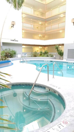 Piscine couverte, piscine extérieure