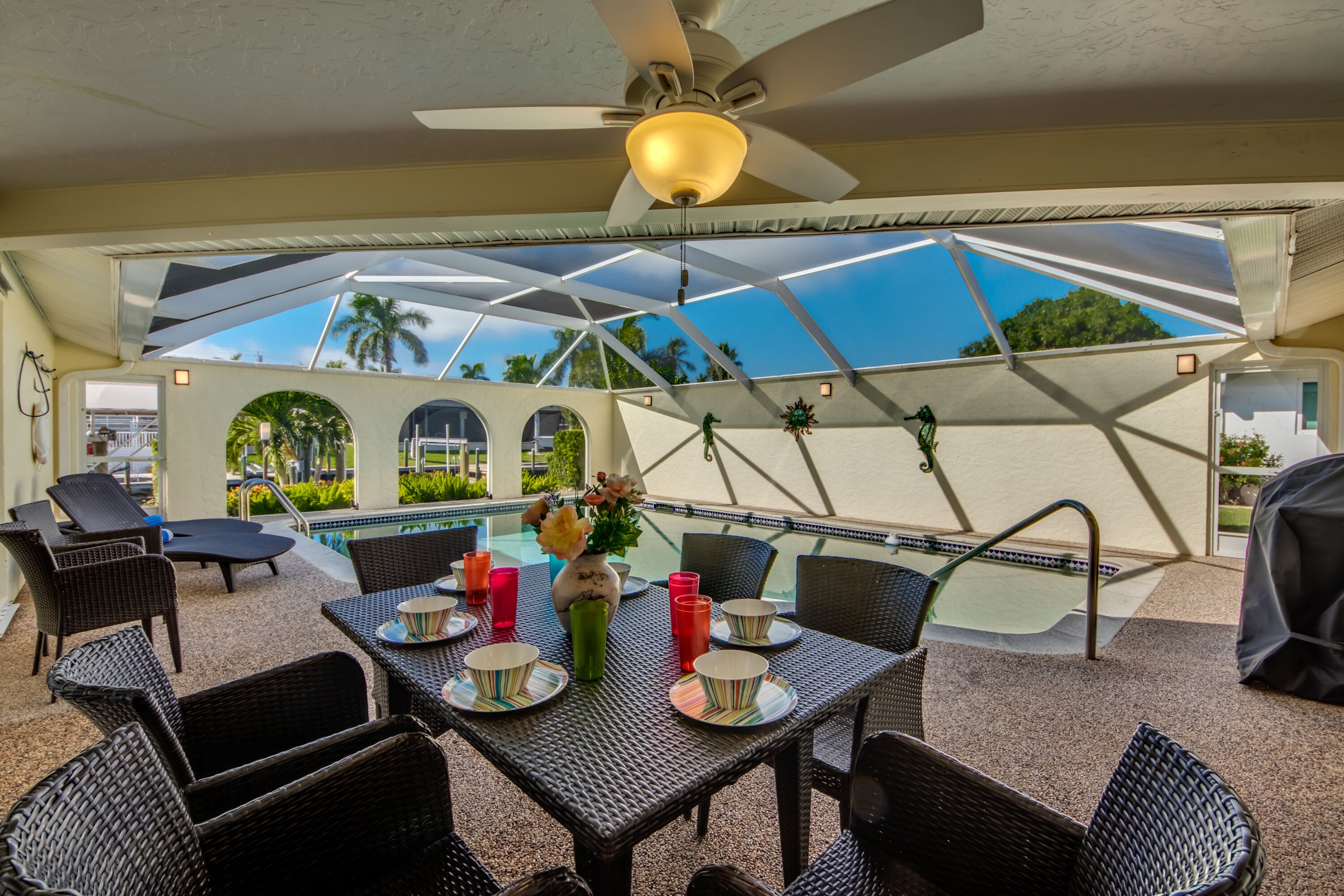 Casa Pitoresca - direct access - heated pool - kayaks -  boat lift