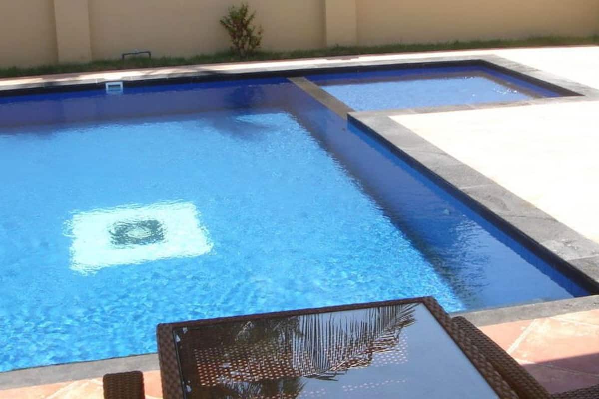حمام سباحة خاص