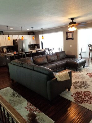 Smart TV, caminetto, videogiochi, lettore DVD