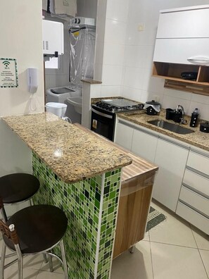 Kochgeschirr/Geschirr/Besteck