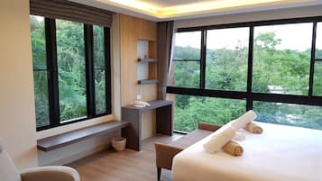 5 bedrooms, iron/ironing board, WiFi, bed sheets